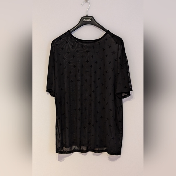 💀🌙 🆕 Black mesh top with velvet crosses, size 2x NWOT - Picture 2 of 2